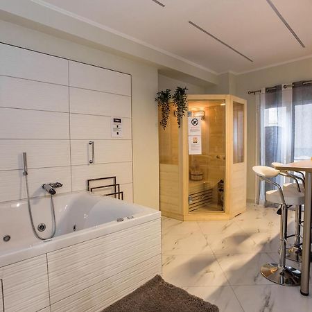 Romantic Deluxe Svite Wise Jacuzzi And Sauna Atena Exterior foto