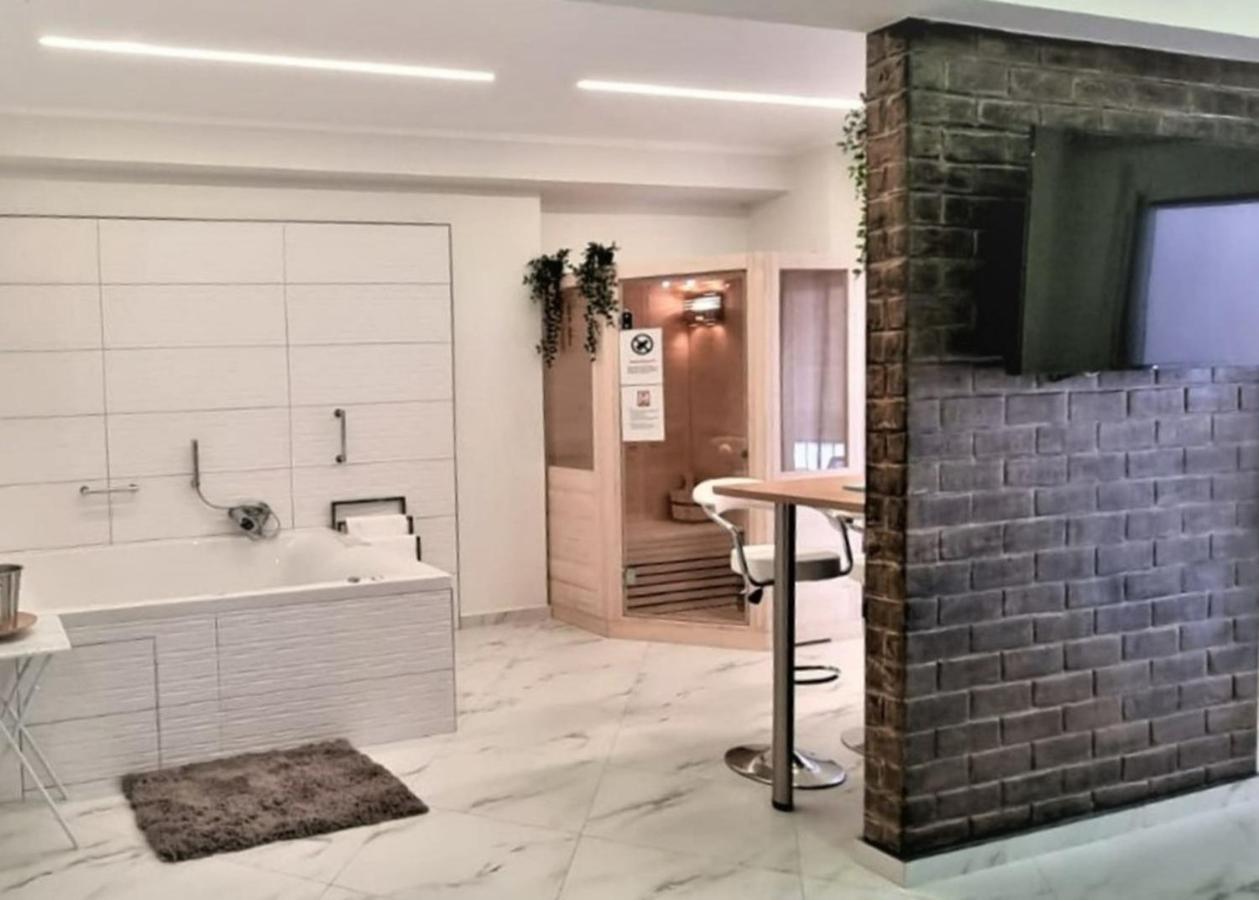 Romantic Deluxe Svite Wise Jacuzzi And Sauna Atena Exterior foto