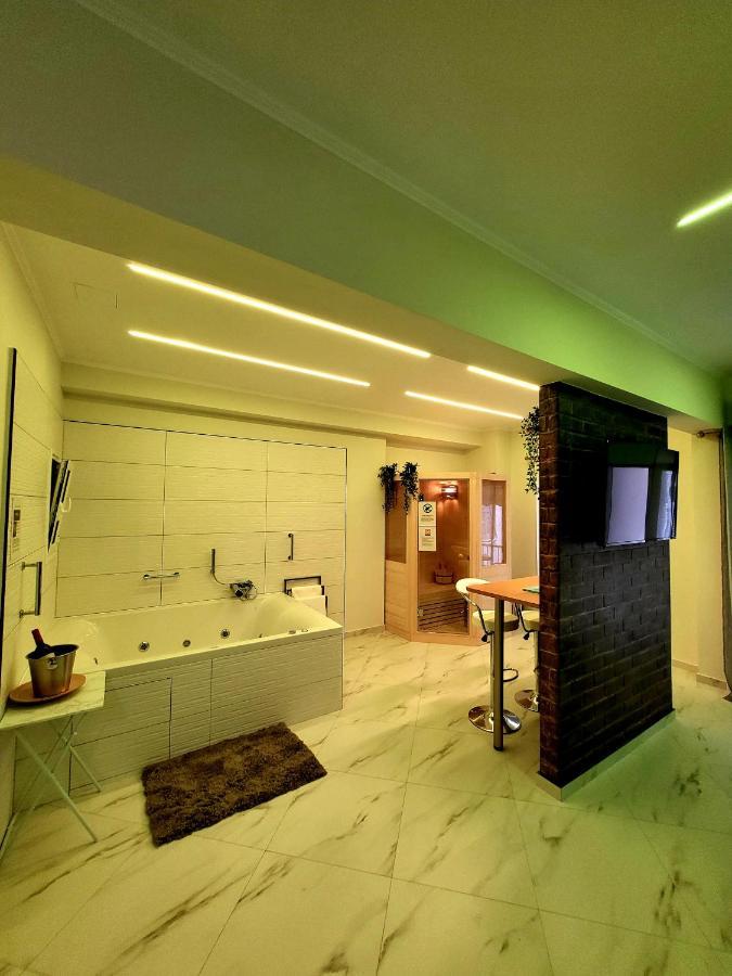 Romantic Deluxe Svite Wise Jacuzzi And Sauna Atena Exterior foto