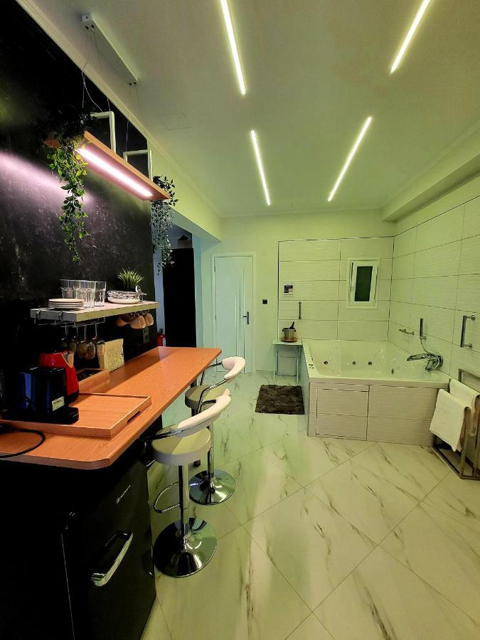 Romantic Deluxe Svite Wise Jacuzzi And Sauna Atena Exterior foto