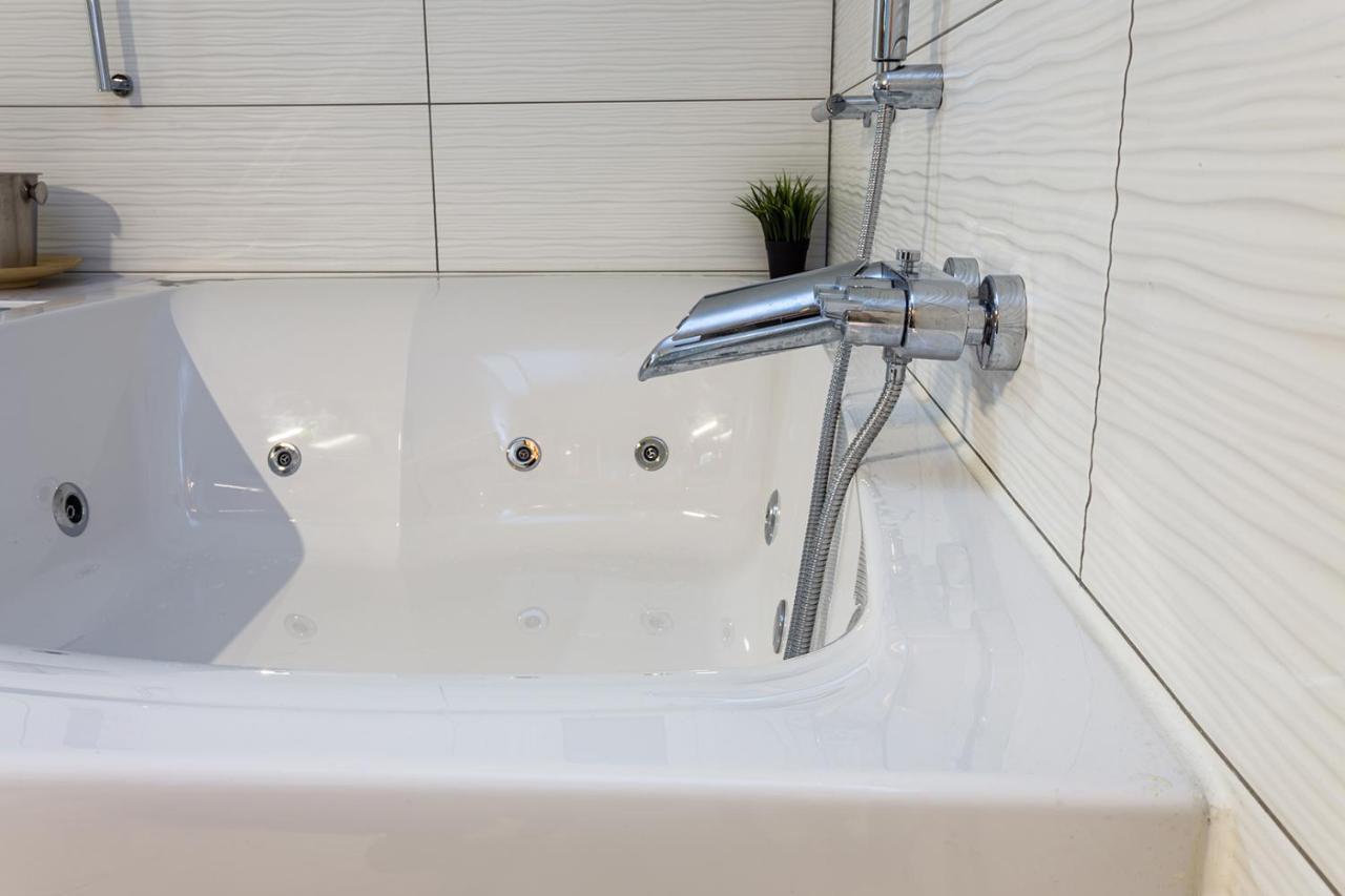 Romantic Deluxe Svite Wise Jacuzzi And Sauna Atena Exterior foto